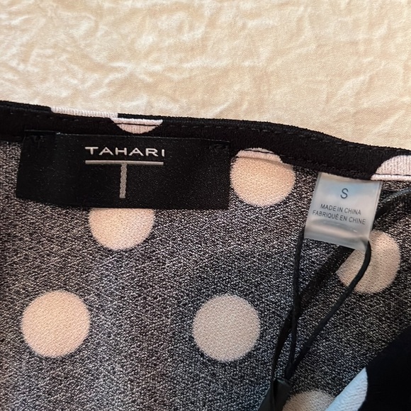 86. Tahari Blouse in Multi-Media Print Black & White Polka-Dots, Size Small - Picture 14 of 17
